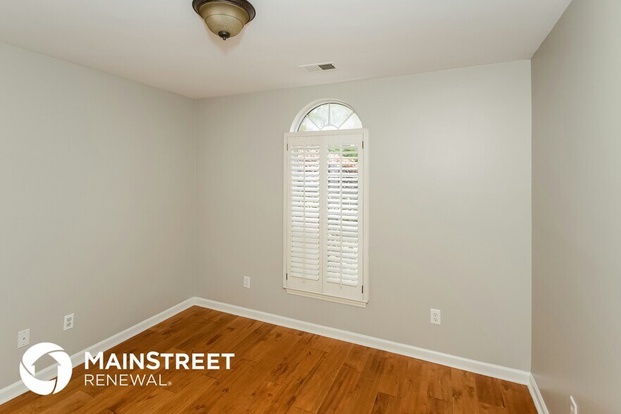 Building Photo - 507 Baronne St
