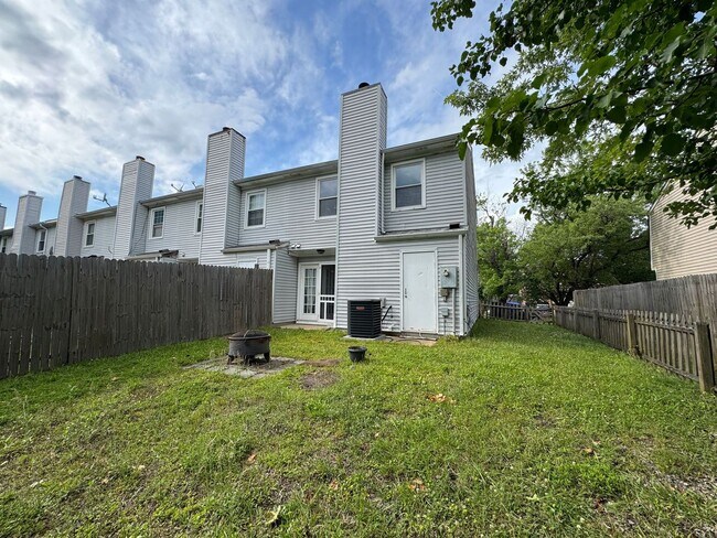 Building Photo - Charming Waterfront Townhouse in Virginia Beach!