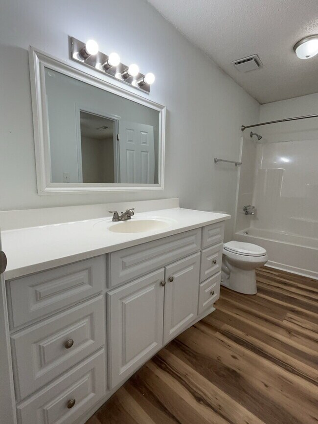 Building Photo - 227 Challedon Dr