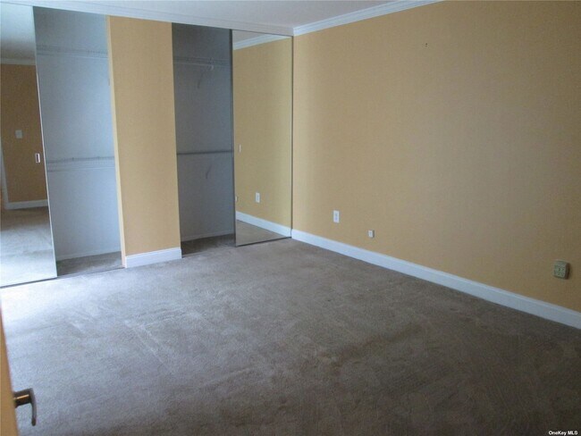 Building Photo - 229 Springmeadow Dr