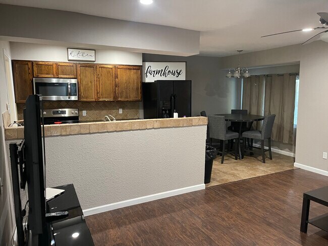 Building Photo - 4539 Guadalajara Dr