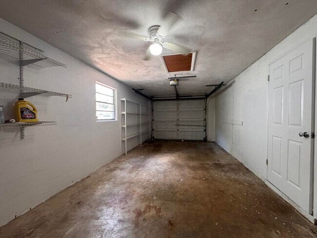 Building Photo - Updated 2 bedroom in South Daytona