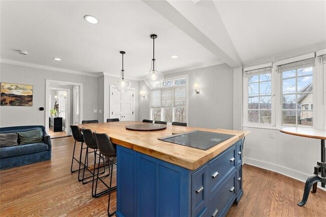 Building Photo - 732 Orchard Terrace