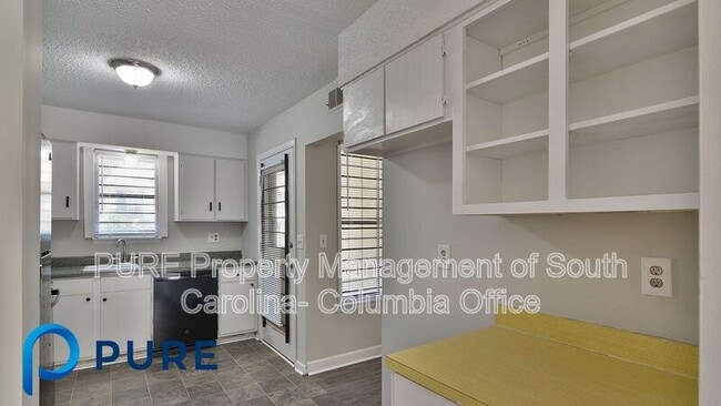 Building Photo - 521 Hickory Hill Dr