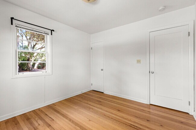 Building Photo - 235 NE 61st Ave