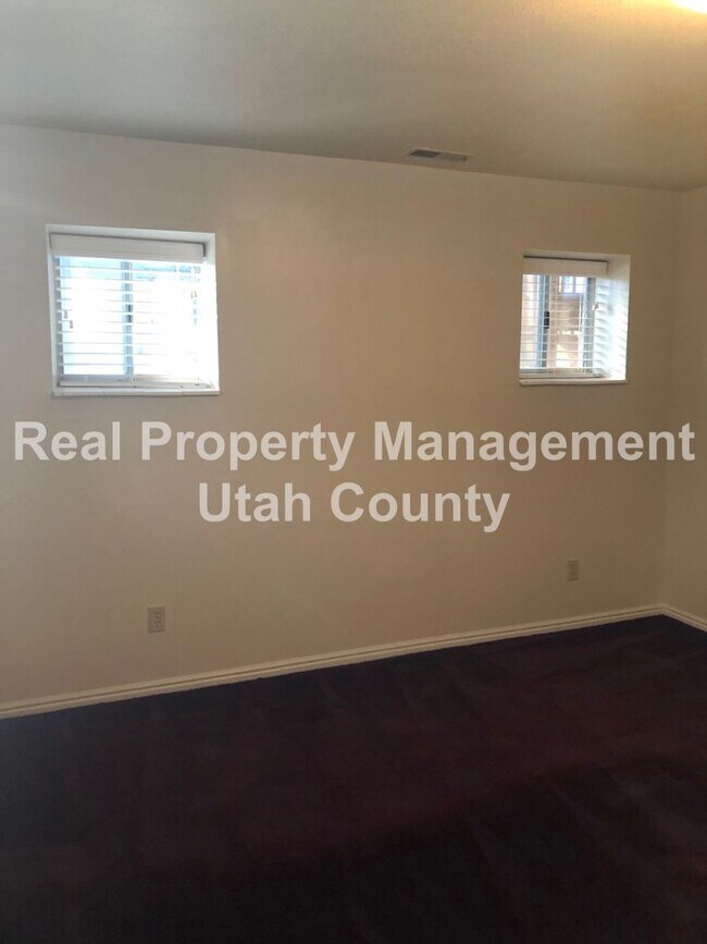 Building Photo - Spacious Lehi Home