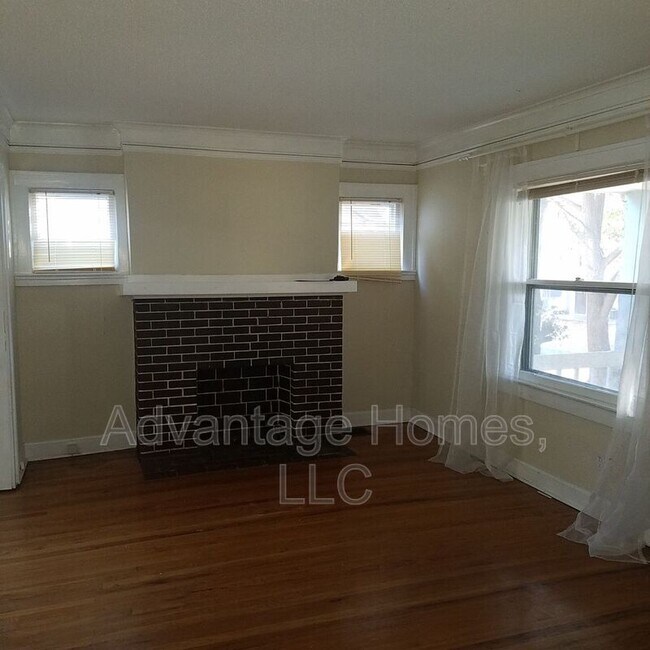 Building Photo - 1128 W 41st Terrace