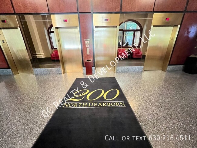 Building Photo - ***CHICAGO LOOP - 1 BDRM CONDO / FULL AMEN...