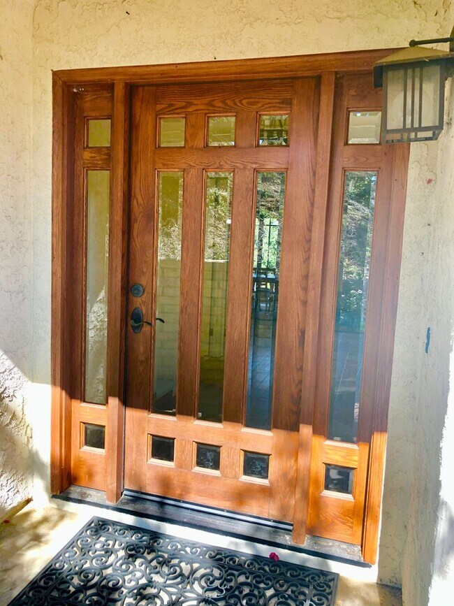 Building Photo - Beautiful Custom Home in Fallbrook, just m...
