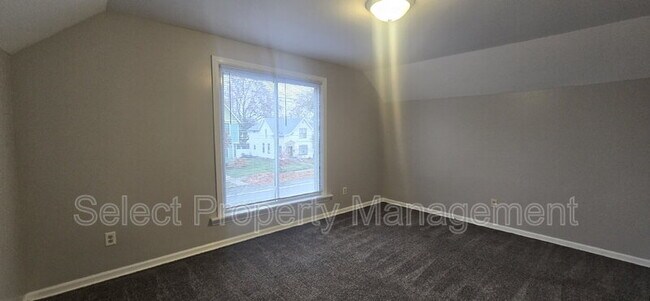 Building Photo - 1112 Lake Ave