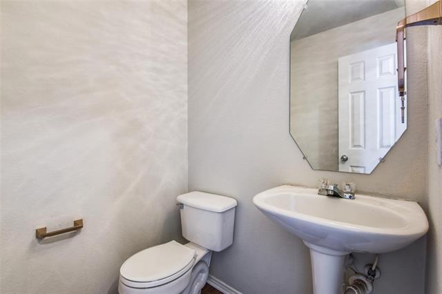 Building Photo - 9907 Queen Anne Cir