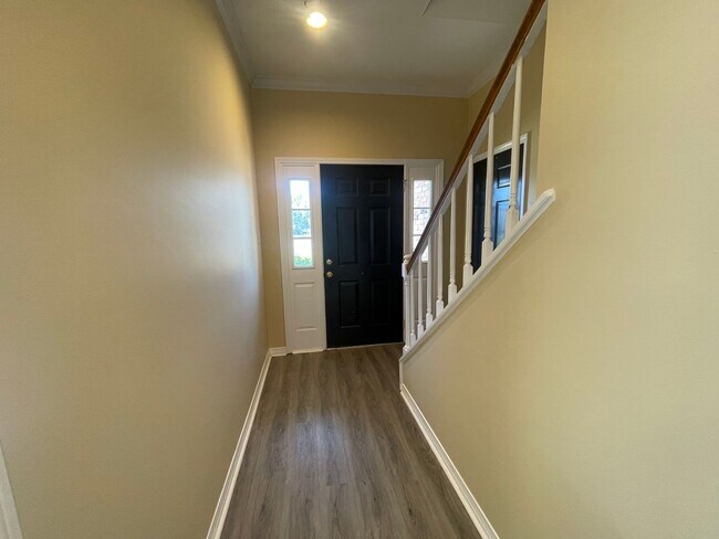 Building Photo - Sought after location so hurry!