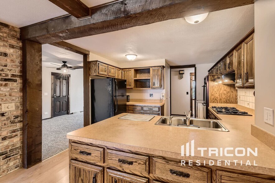 Building Photo - 15028 Holiday Ct