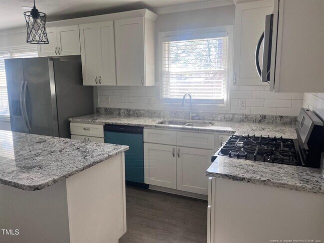 Building Photo - 3 Bedroom 2 Bath for Rent - Call/Text 910-284-4804