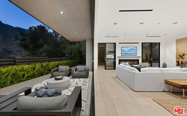 Building Photo - 5958 Paseo Cyn Dr