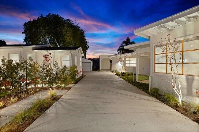 Building Photo - Carr- 1636-1638 Santa Ana