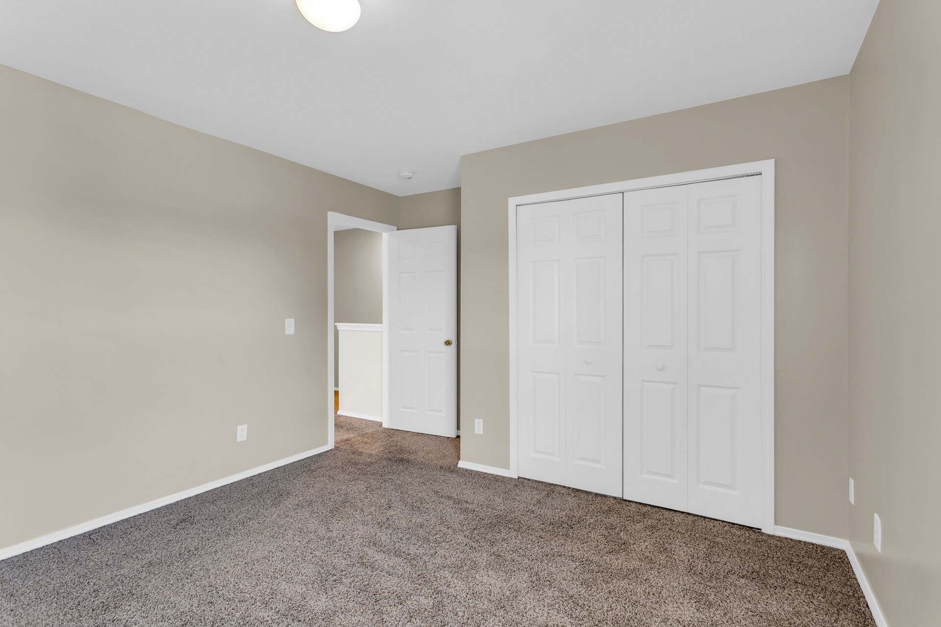 Bedroom 1 up - 140 Fairgreen St