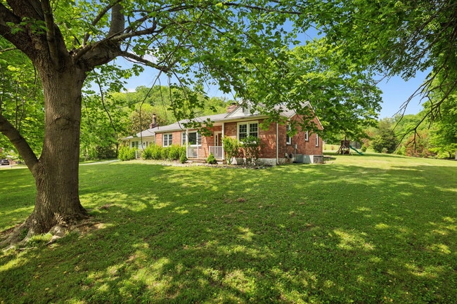 Building Photo - 1155 Ridge Hill Rd