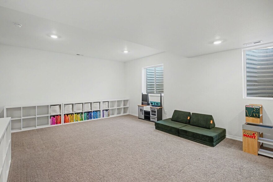 Building Photo - 5768 Heathland Terrace