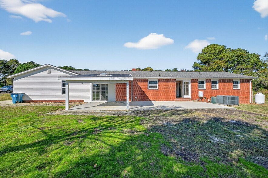 Building Photo - 1580 N Honeycutt St