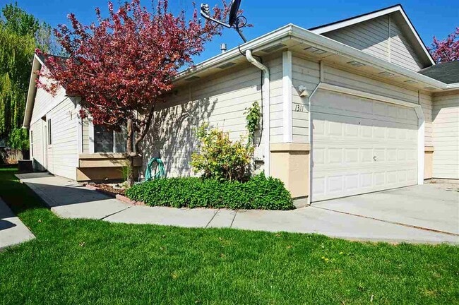 Primary Photo - Adorable 2 bed 2 bath Town Home in a quiet...