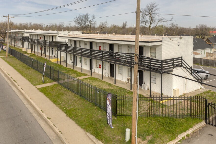 Building Photo - 4701 NW 16th St