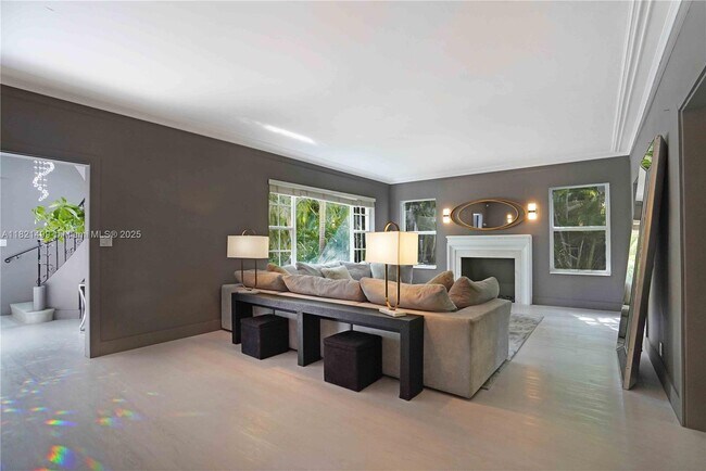 Building Photo - 5650 Pine Tree Dr