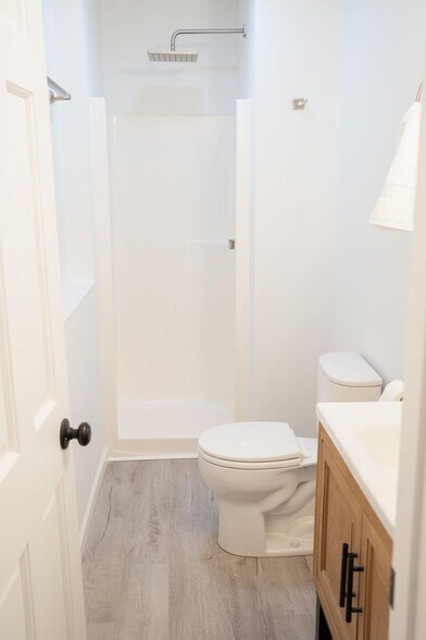 Building Photo - 919 Seneca Dr