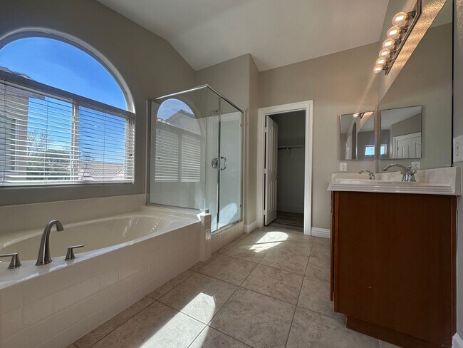 Building Photo - 4 Bedroom Home + Downstairs Office | Move-In Ready