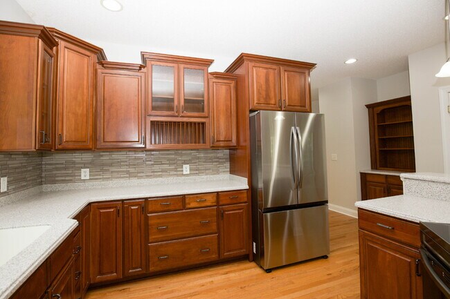 Building Photo - "Spacious 3-Bedroom Retreat with 3200 Sq Ft of Comfort in Seven Lakes!"