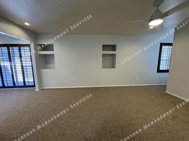 Building Photo - BEAUTIFUL 3 BEDROOM 2.5 BATHROOM HOME IN S...