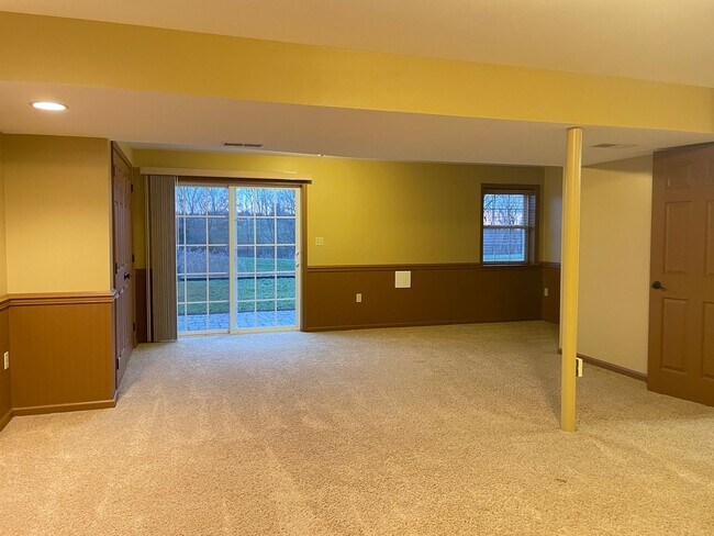 Building Photo - Beautiful 3 bedroom 2 bathroom Rancher in Great Manheim Location!