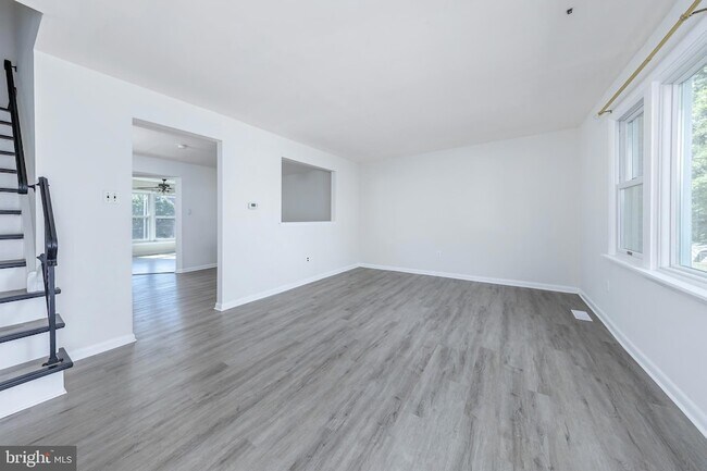 Building Photo - 1445 Boxwood Dr