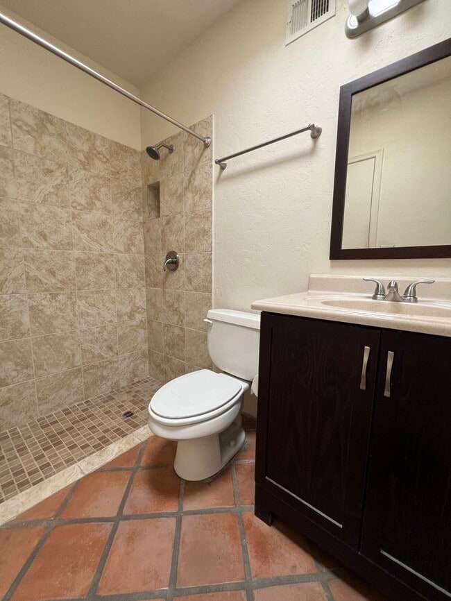 Building Photo - 6368 N Willowhaven Dr