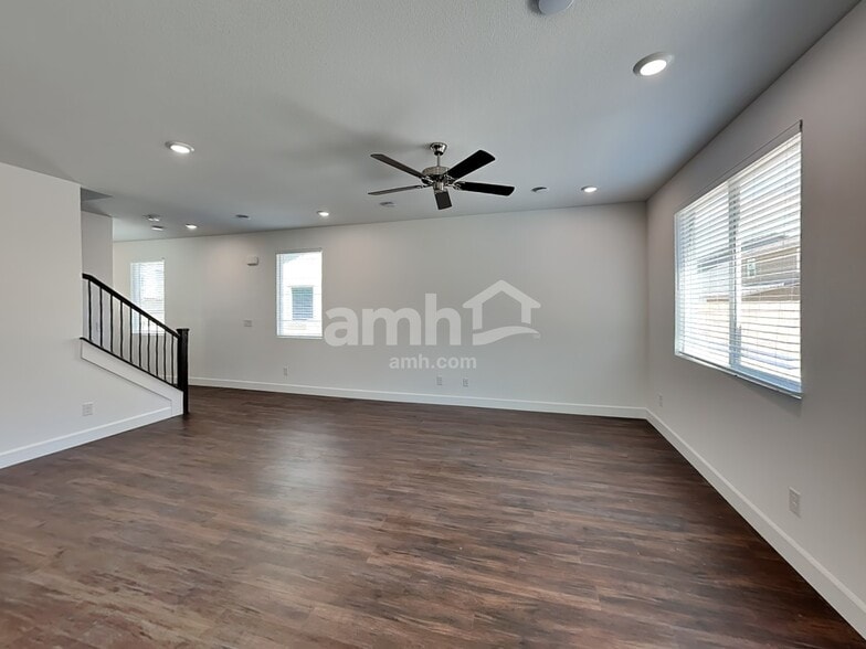 Building Photo - 8943 Carmine Cob Ave