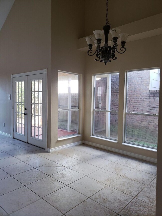 Building Photo - 6649 Queensclub Dr