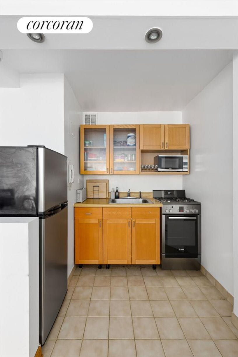 Building Photo - 209 E 56th St