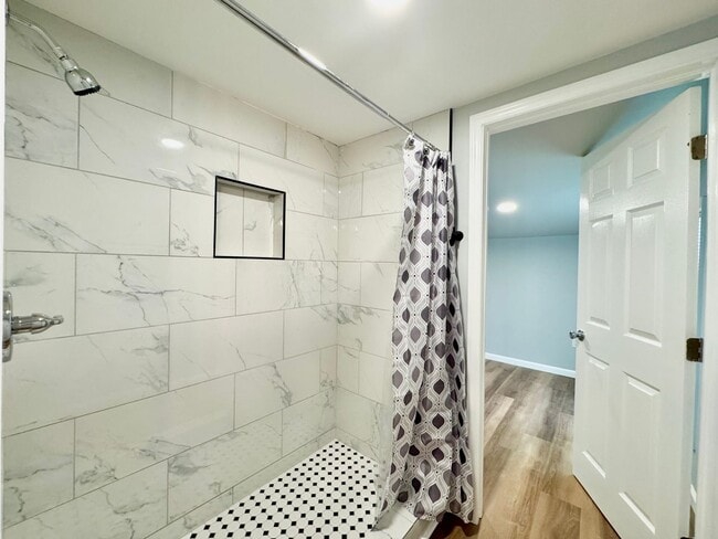 Building Photo - Your search ends here! Rent today!!