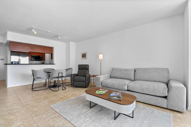 Building Photo - 347 N New River Dr E