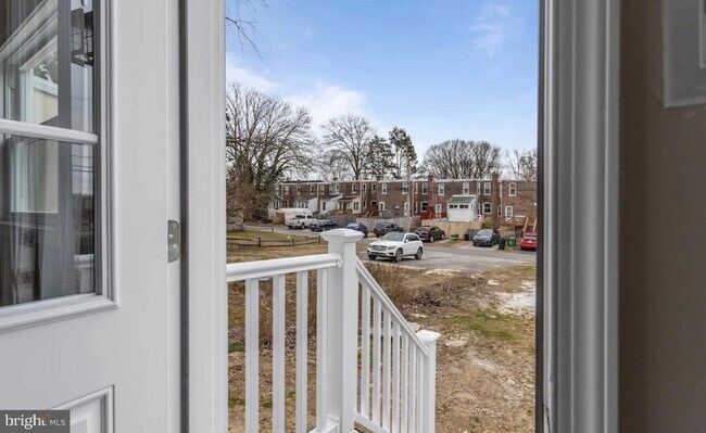 Building Photo - 300 E Front St