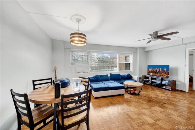 Building Photo - 6 Fordham Hill Oval