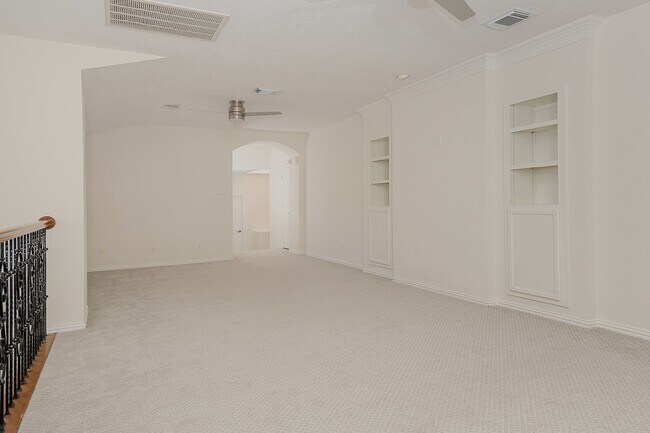 Building Photo - 11 N Lansdowne Cir