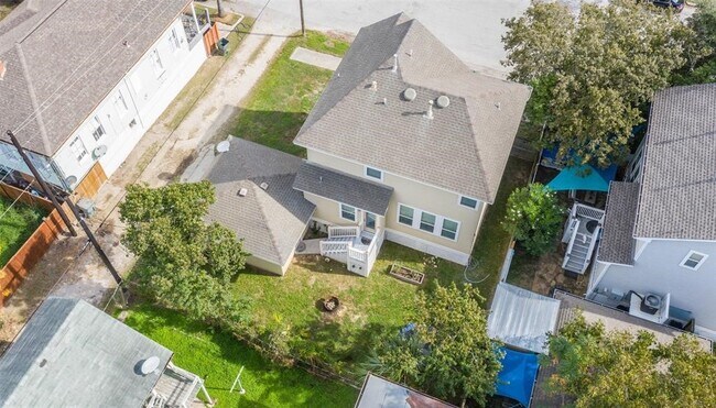 Building Photo - 1815 28th St