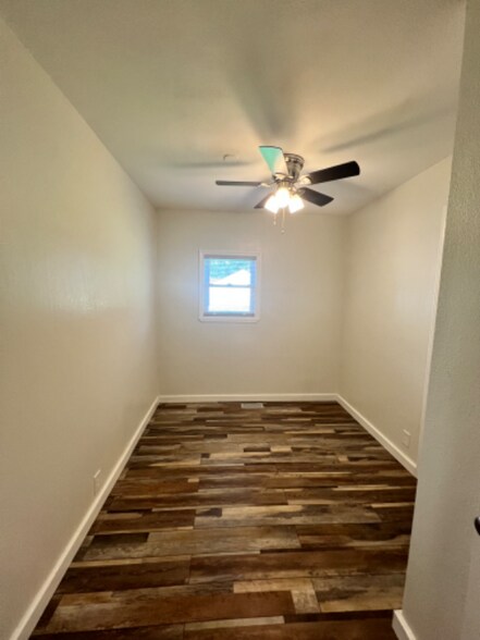 Building Photo - 521 N Woodrow Ave