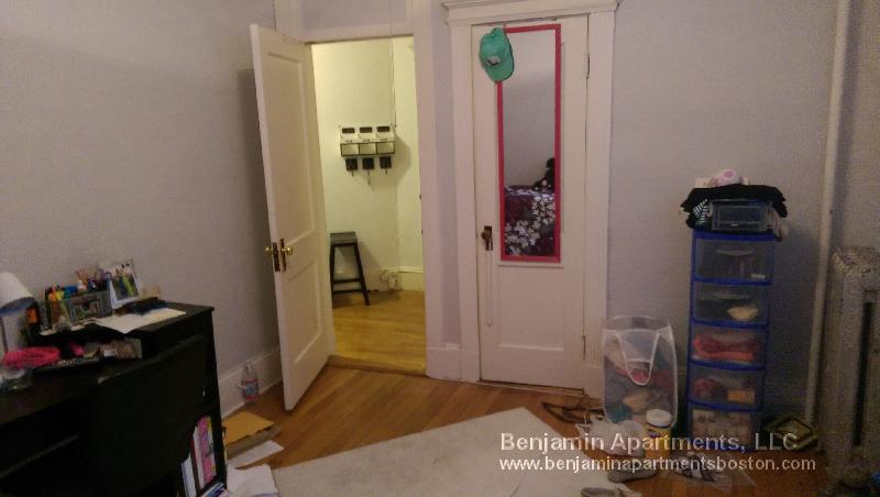 Building Photo - 463 Park Dr