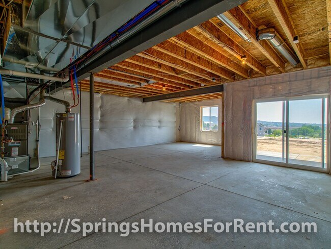 Building Photo - Rockrimmon Townhouse with Two Car Garage