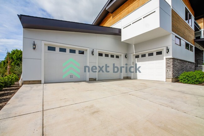 Building Photo - 5 BED & 5 BATH SINGLE FAMILY HOUSE FOR RENT