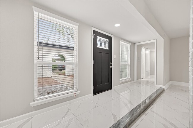 Building Photo - 7739 Antoine Dr