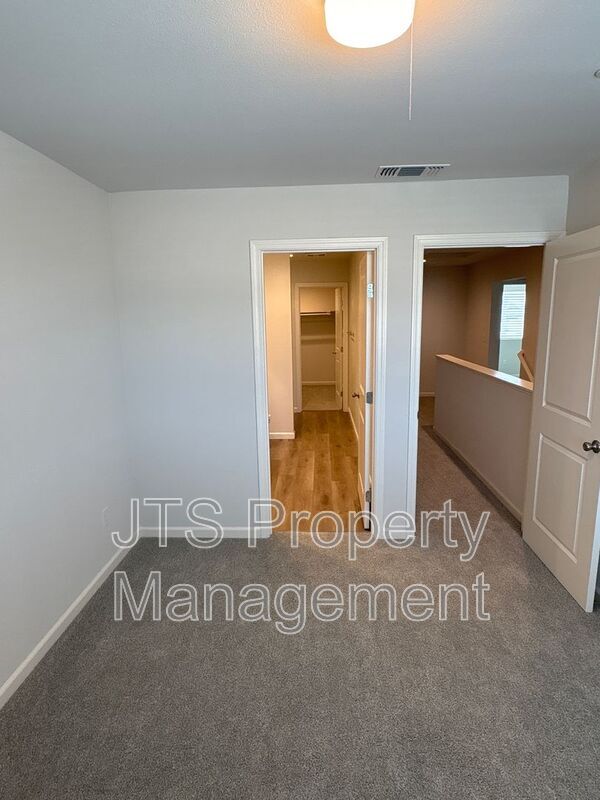 Building Photo - 38 Oak Manor Way