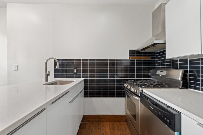 Building Photo - 477 Palisade Ave